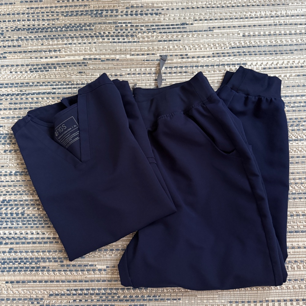 Figs Scrub Set Casma Top and Zamora High Waist Joggers